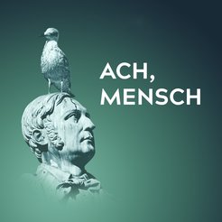 Die Podcastserie "Ach Mensch" widmet sich in diesem Jahr dem Spannungsfeld zwischen Freiheit und Verantwortung. Auf der Bild ist der Kopf einer Büste zusehen, auf dem ein Vogel sitzt.