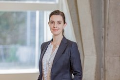 Juristin im Netz: Johanna Rinceanu untersucht, welche Vorschriften Hass im Netz eindämmen können.