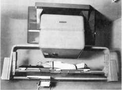 Picture of an Asclepitron in: Adolf Zuppinger, Liselotte Frank, Hansrudolf Renfer, Adam Schreiber und Conrad Tütsch, „Früherfahrungen mit dem 31-MeV-Betratron“, in Strahlentherapie, Vol. 102, 3 ( 1957): 407-418, 410.