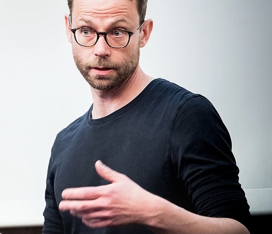 LIP-CEN Colloquium: Martin Lövdén - Plasticity across the lifespan: The enduring impact of early-life influences LIP-CEN Colloquium: Martin Lövdén - Plasticity across the lifespan: The enduring impact of early-life influences